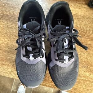 On cloud size 7 women’s